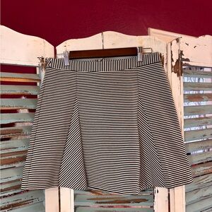 Michael Kors Black White Striped A-Line Skirt Size 4